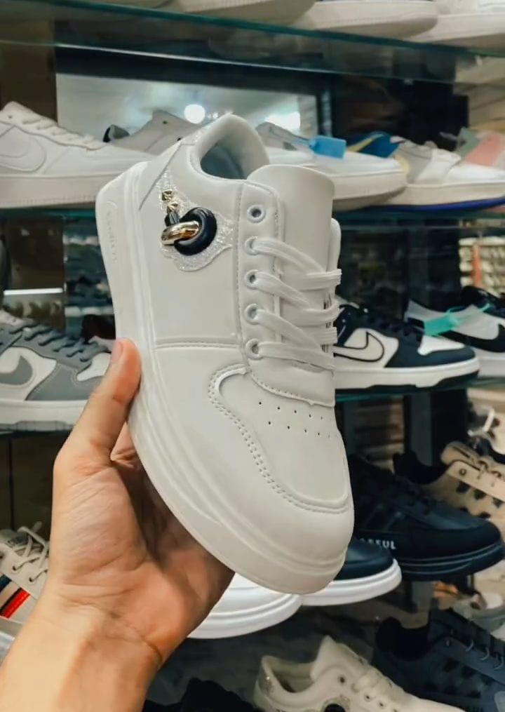 girls sneaker