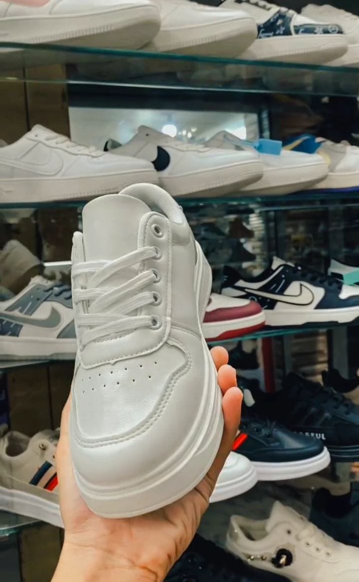 girls sneaker