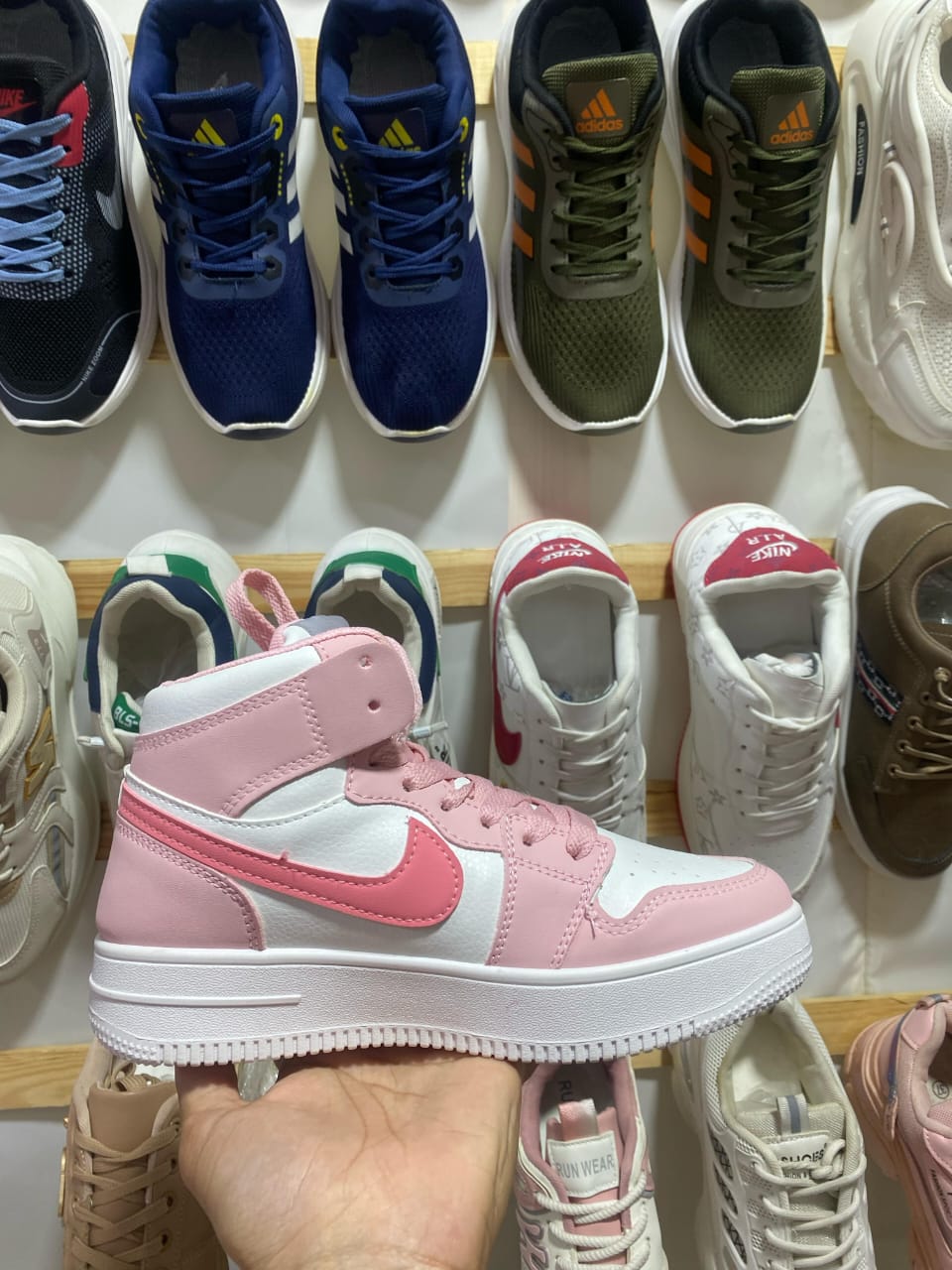 Nike Air Jordan 1 HIGH - PINK