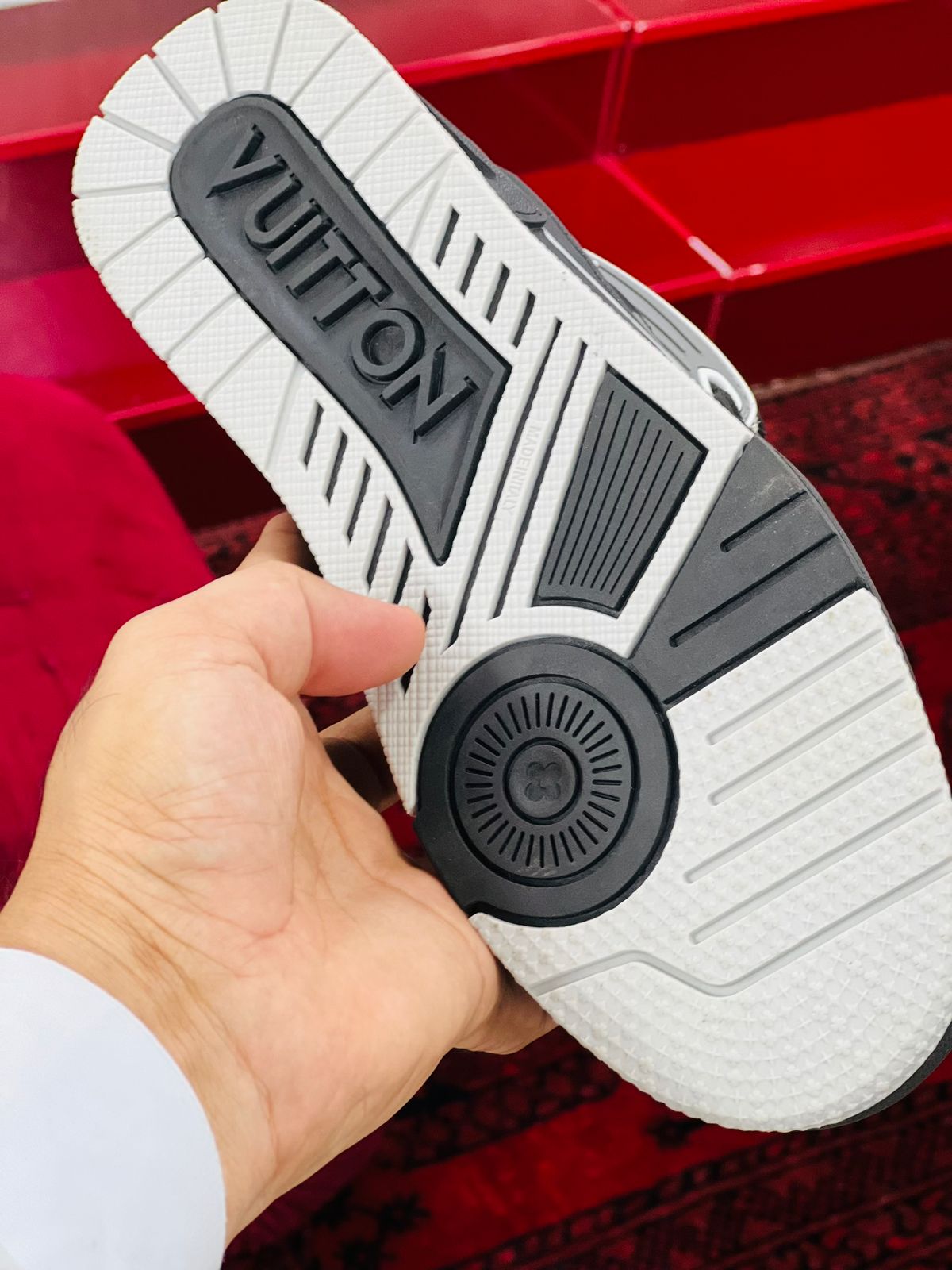 LV_ Edition grey