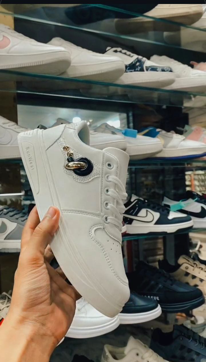 girls sneaker