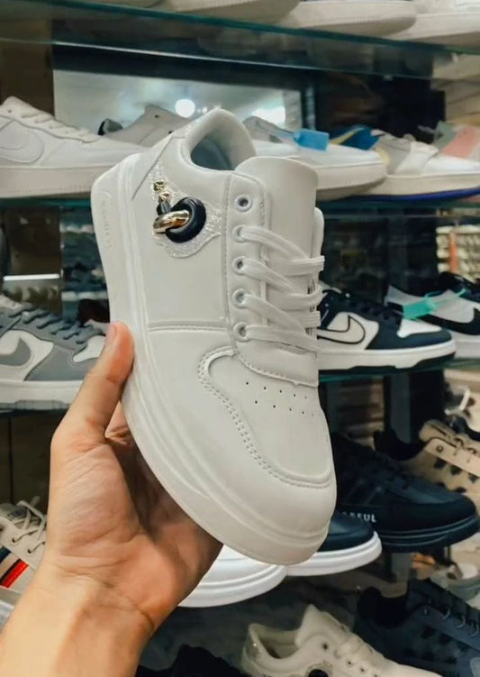girls sneaker
